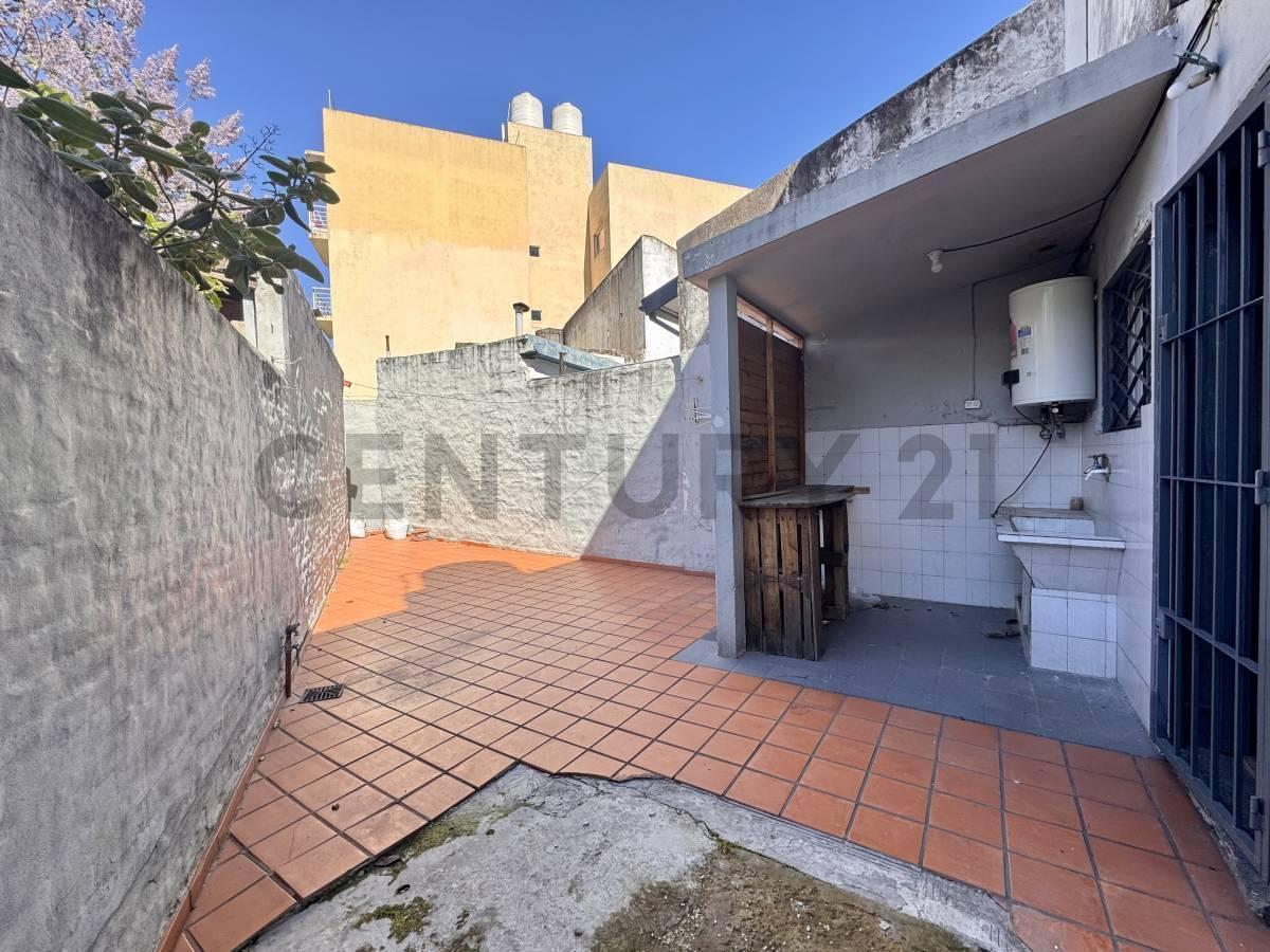 Foto de Venta PH 3 Ambientes en Planta Baja con Quincho y Cochera – El Palomar, imagen 2