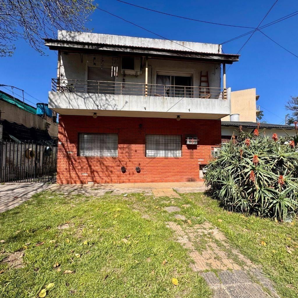 Foto de Venta PH 3 Ambientes en Planta Baja con Quincho y Cochera – El Palomar, imagen 1