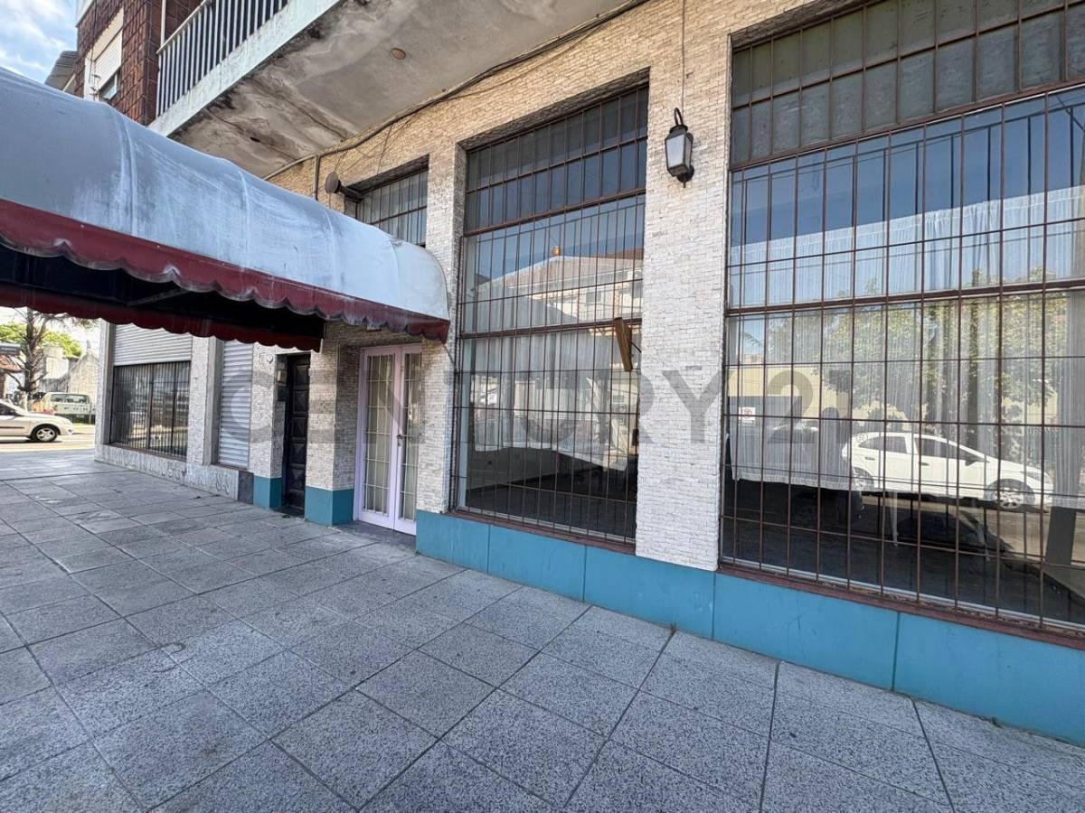 Foto de VENTA LOCAL MORON 82,5M2 CON ENTREPISO, imagen 1