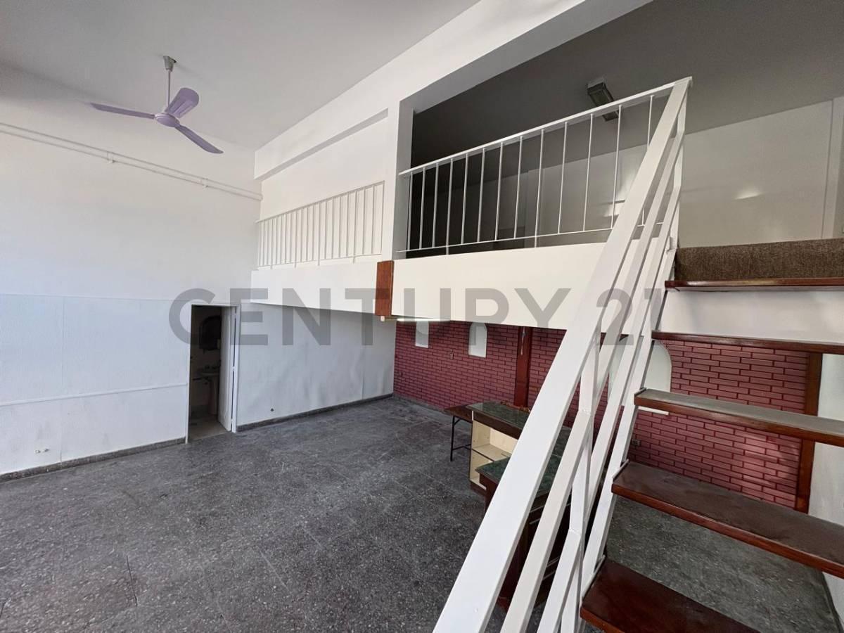 Foto de VENTA LOCAL MORON 82,5M2 CON ENTREPISO, imagen 2