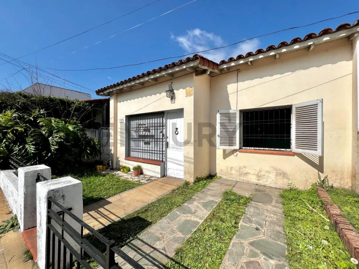Foto de VENTA PH TIPO CASA 3 AMBIENTES MORON GRAN PATIO TERRAZA LUMINOSO APTA, imagen 1