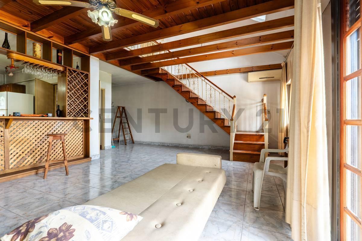 Foto de Venta Casa 4 ambientes con 2 Locales Cochera, imagen 4