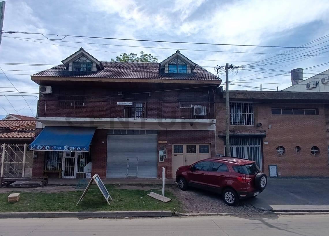 Foto de Venta Casa 4 ambientes con 2 Locales Cochera, imagen 1