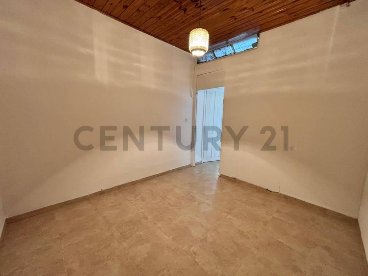 Foto de VENTA PH 2 AMBIENTES MORON CENTRO CON PATIO, imagen 5