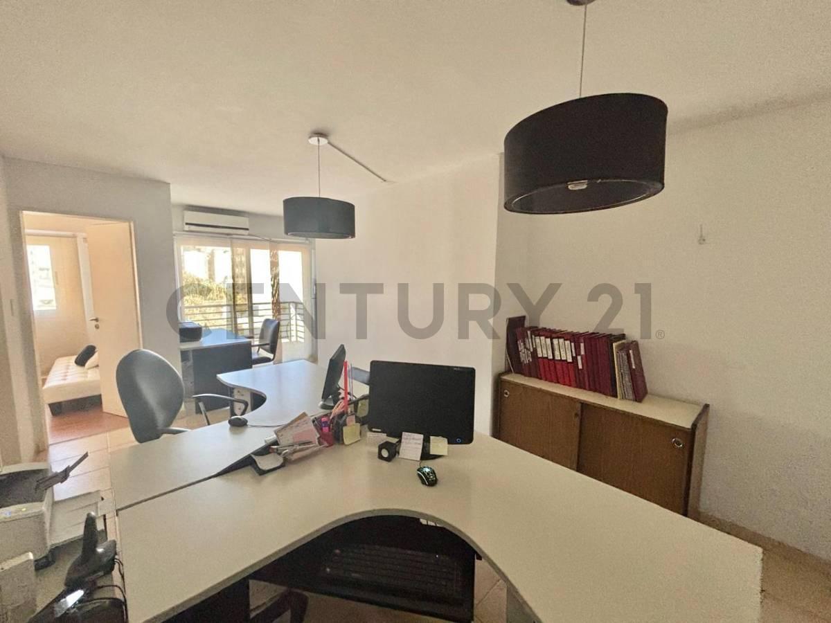 Foto de VENTA DEPARTAMENTO DOS AMBIENTES MORON CENTRO CON COCHERA ESCUCHA, imagen 2