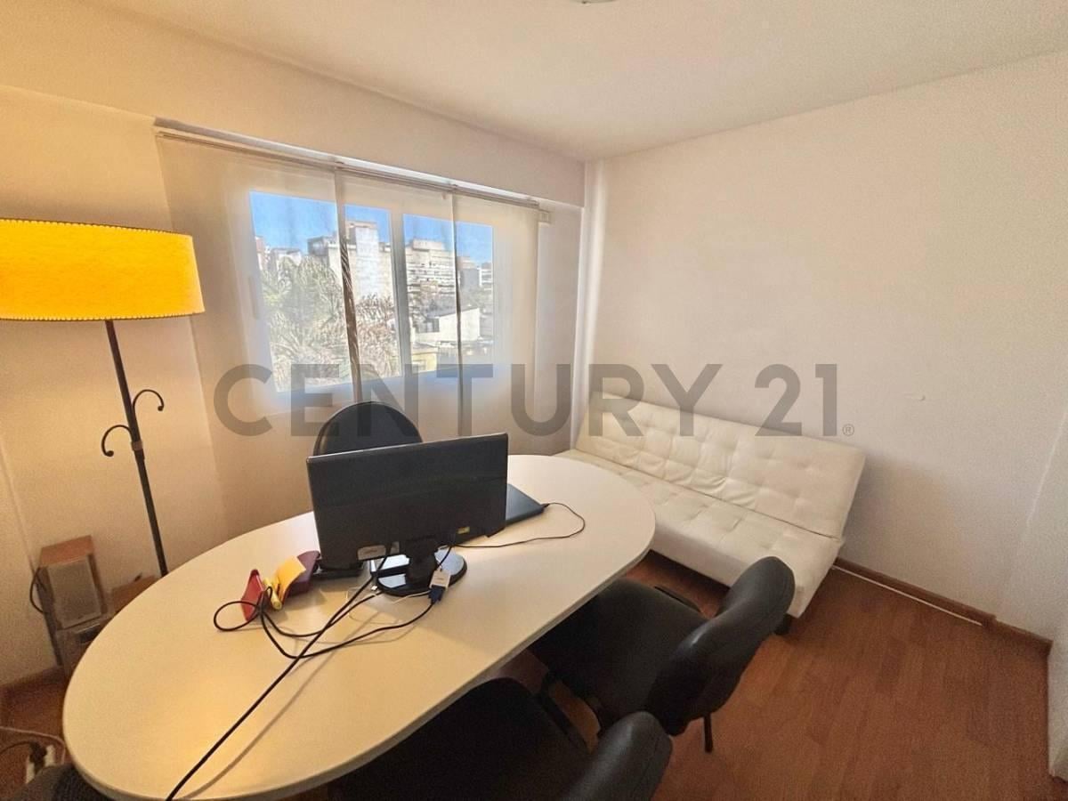Foto de VENTA DEPARTAMENTO DOS AMBIENTES MORON CENTRO CON COCHERA ESCUCHA, imagen 1