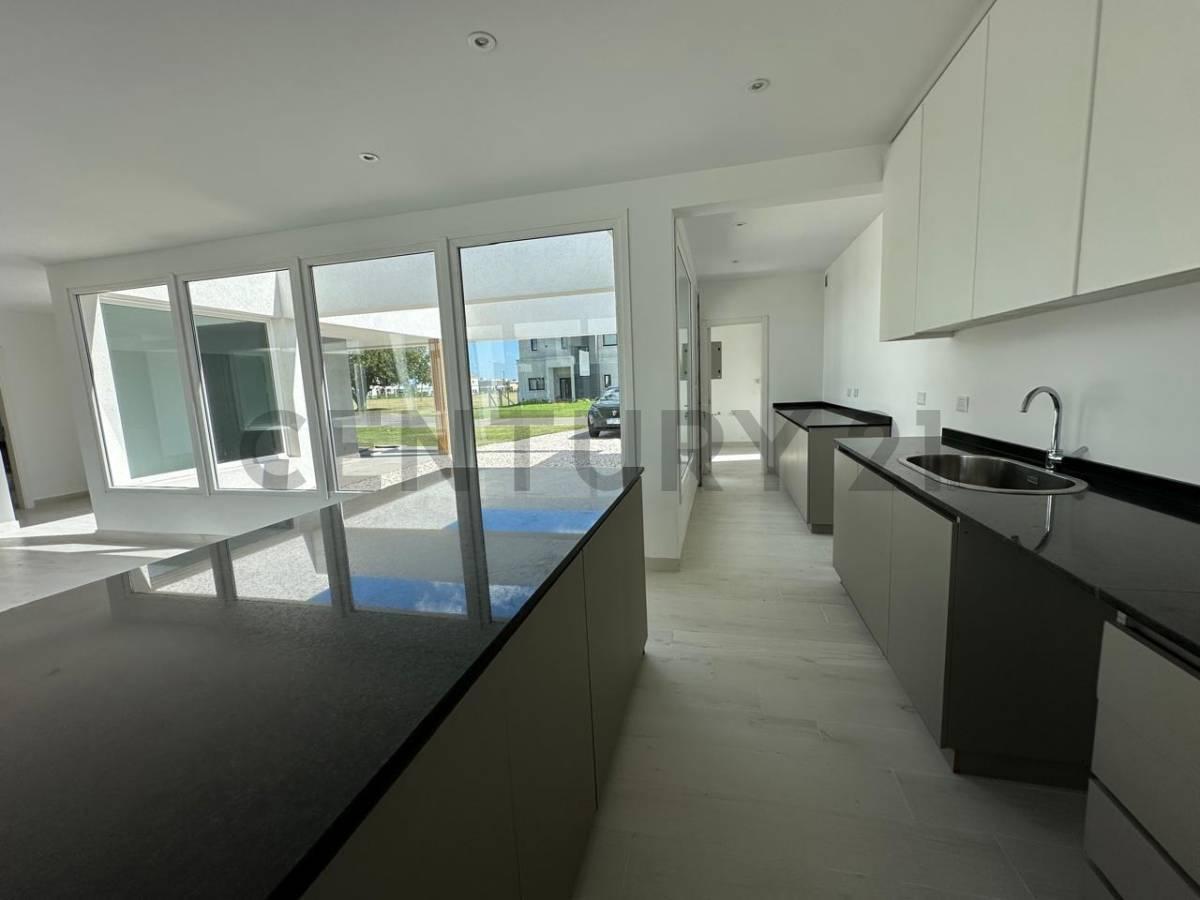 Foto de CASA A ESTRENAR 4 AMBIENTES PRADOS DEL OESTE PILETA, imagen 4