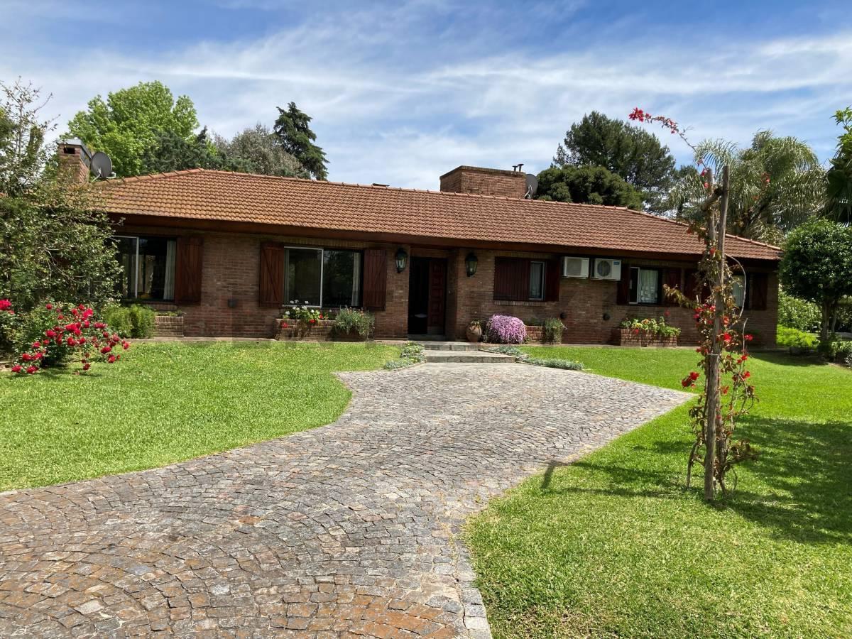Foto de VENTA CASA 4 AMBIENTES BANCO PROVINCIA GRAN LOTE, imagen 2