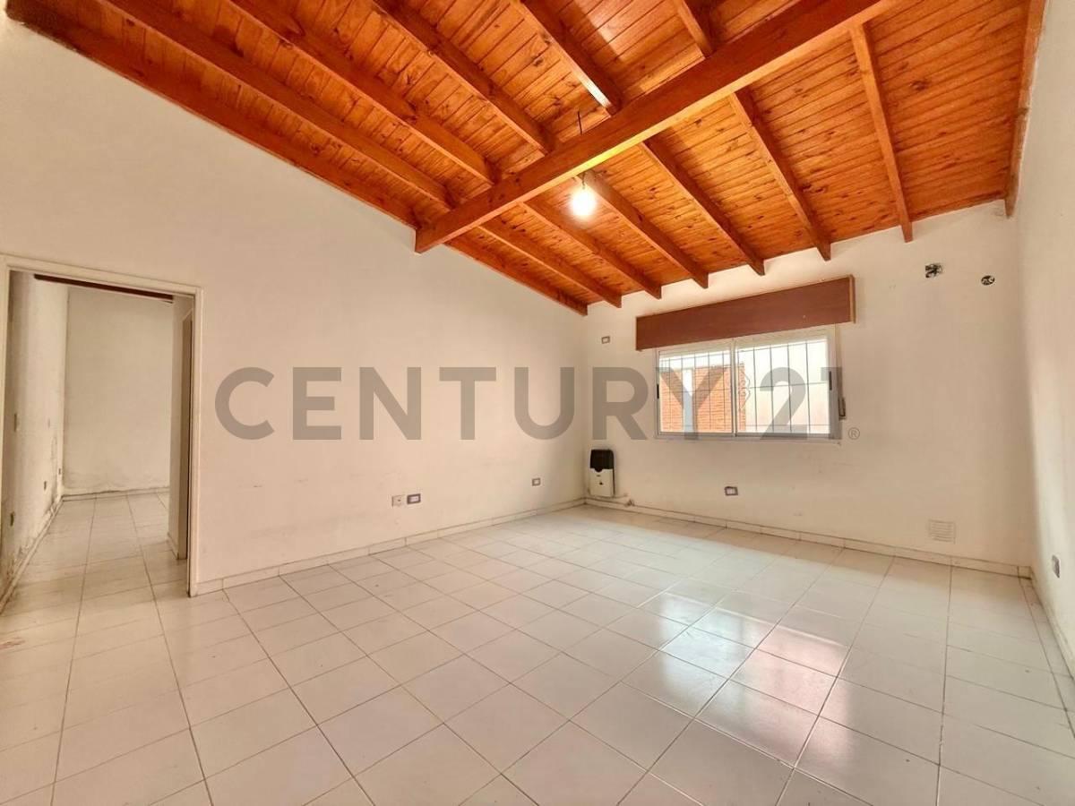 Foto de VENTA PH 2 AMBIENTES SOBRE MARTIN FIERRO, VILLA UDAONDO PATIO, imagen 1