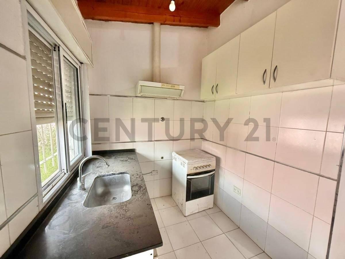 Foto de VENTA PH 2 AMBIENTES SOBRE MARTIN FIERRO, VILLA UDAONDO PATIO, imagen 4