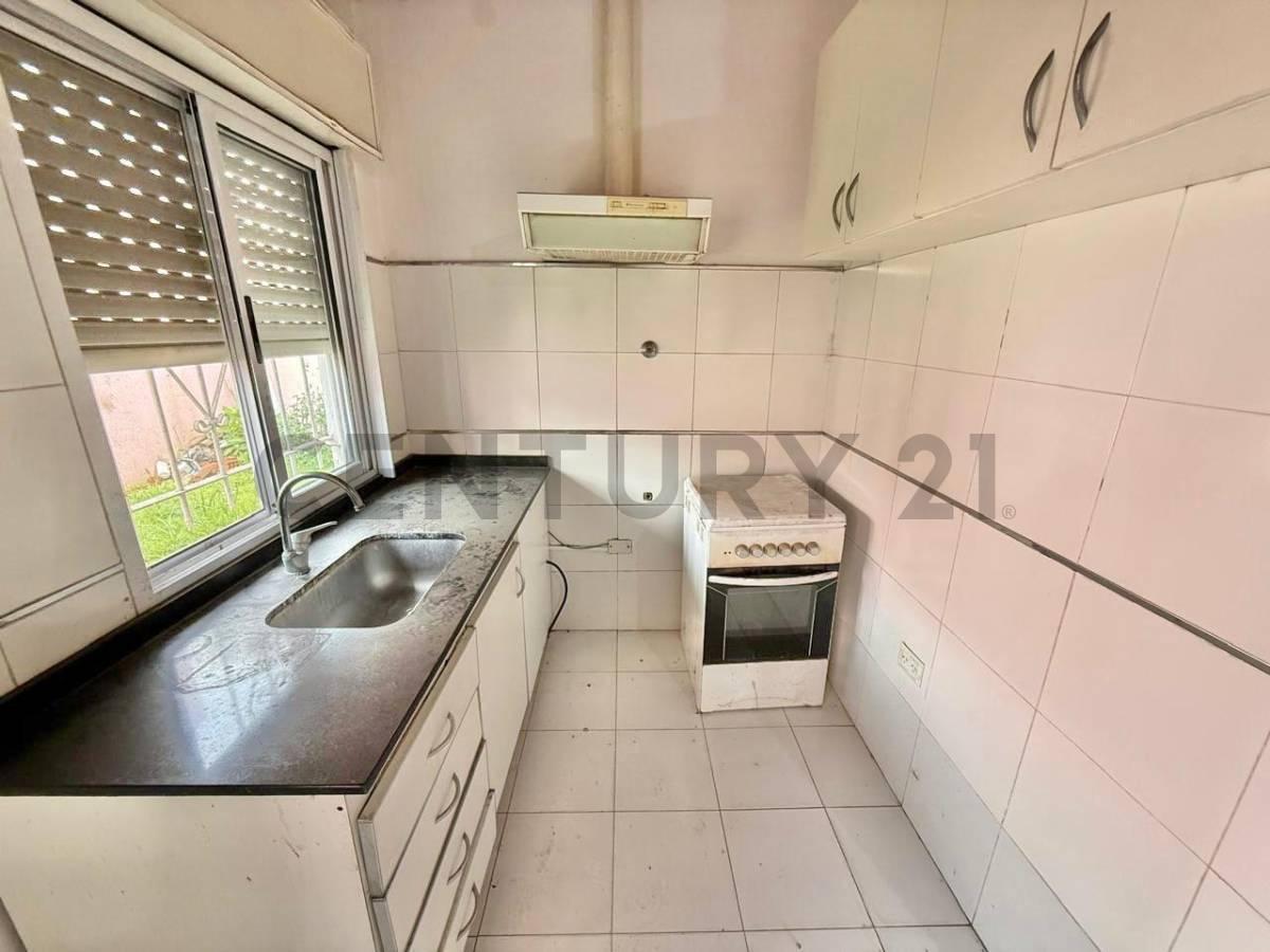 Foto de VENTA PH 2 AMBIENTES SOBRE MARTIN FIERRO, VILLA UDAONDO PATIO, imagen 2