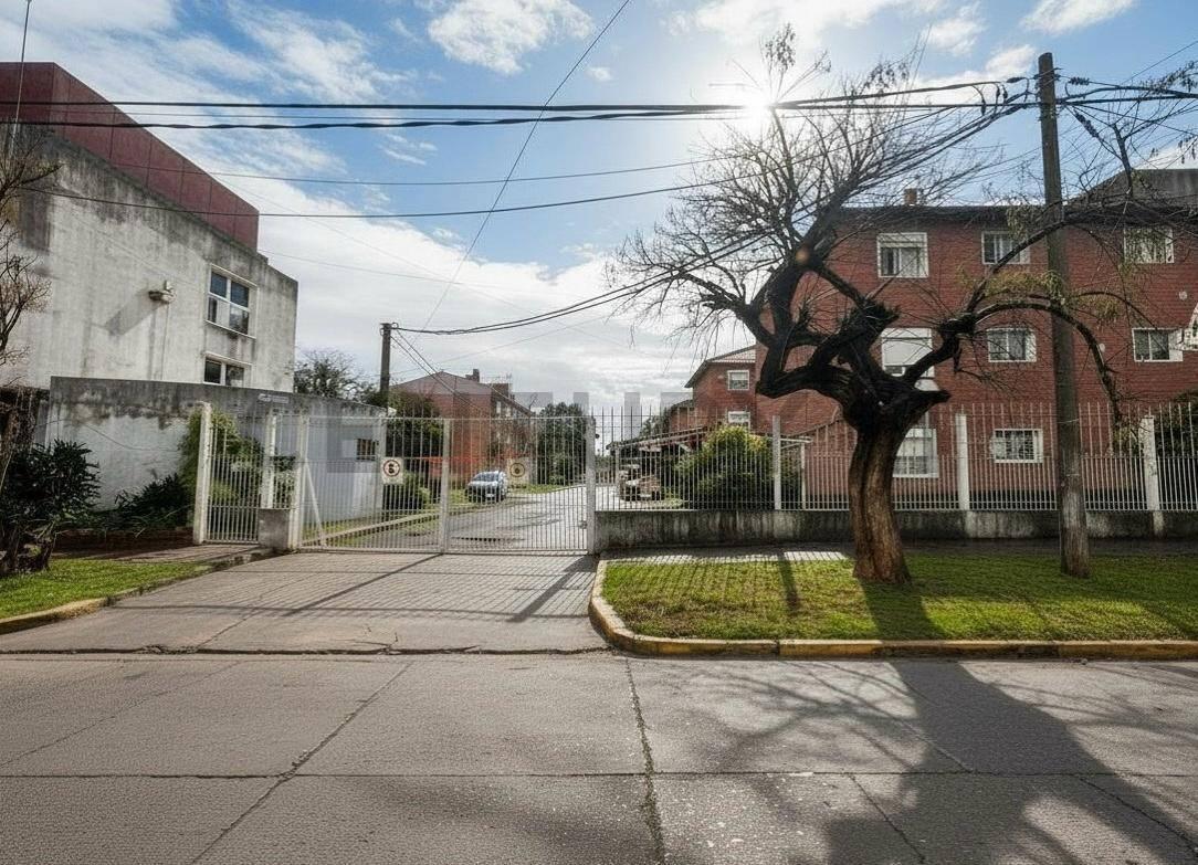 Foto de VENTA DEPARTAMENTO 4 AMBIENTES EL PALOMAR CON COHERA PLANTA BAJA, imagen 4