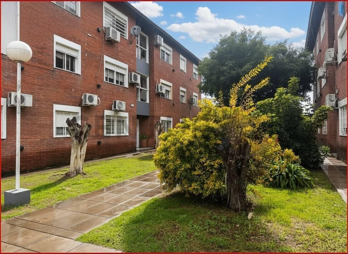 Foto de VENTA DEPARTAMENTO 4 AMBIENTES EL PALOMAR CON COHERA PLANTA BAJA, imagen 1