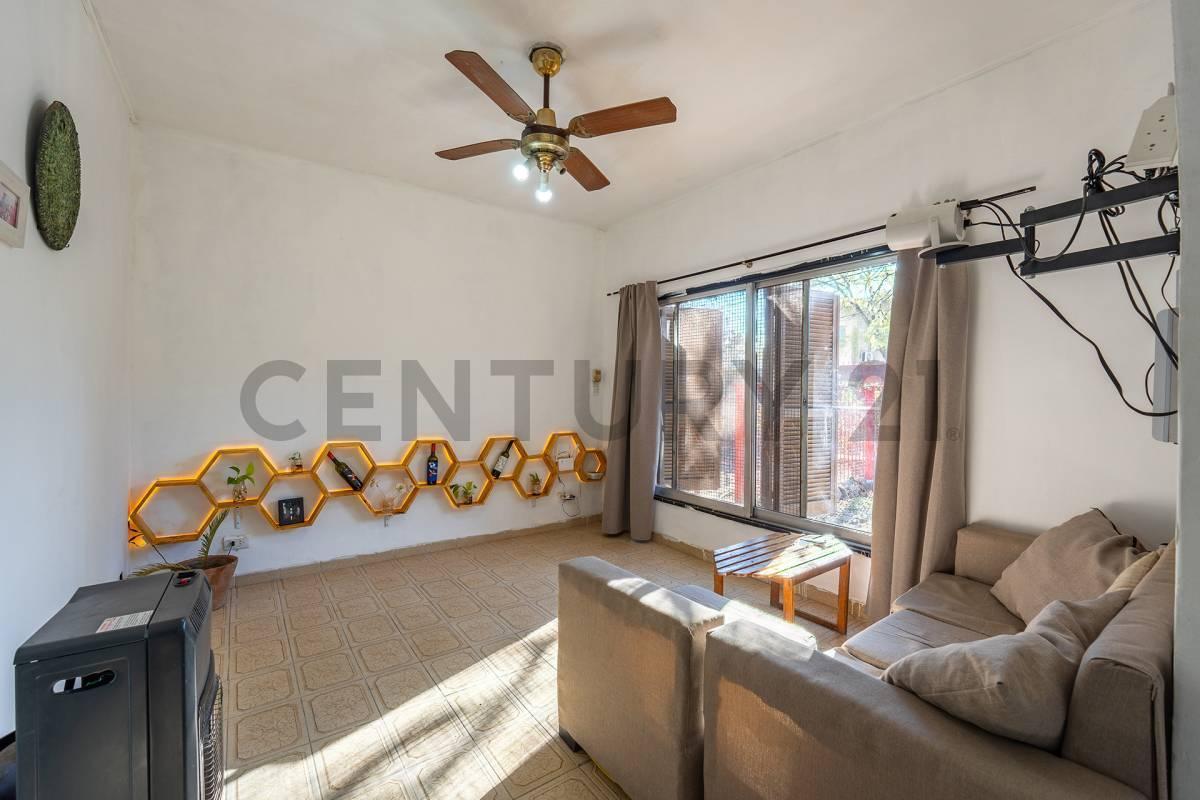 Foto de VENTA CASA 4 AMBIENTES SOBRE AMPLIO LOTE 864 m²-VILLA UDAONDO -PARQUE, imagen 4