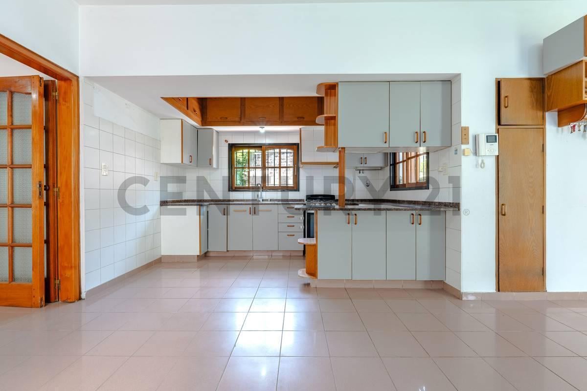 Foto de VENTA CASA 5 AMBIENTES JARDIN QUINCHO PILETA PARQUE LELOIR, imagen 4