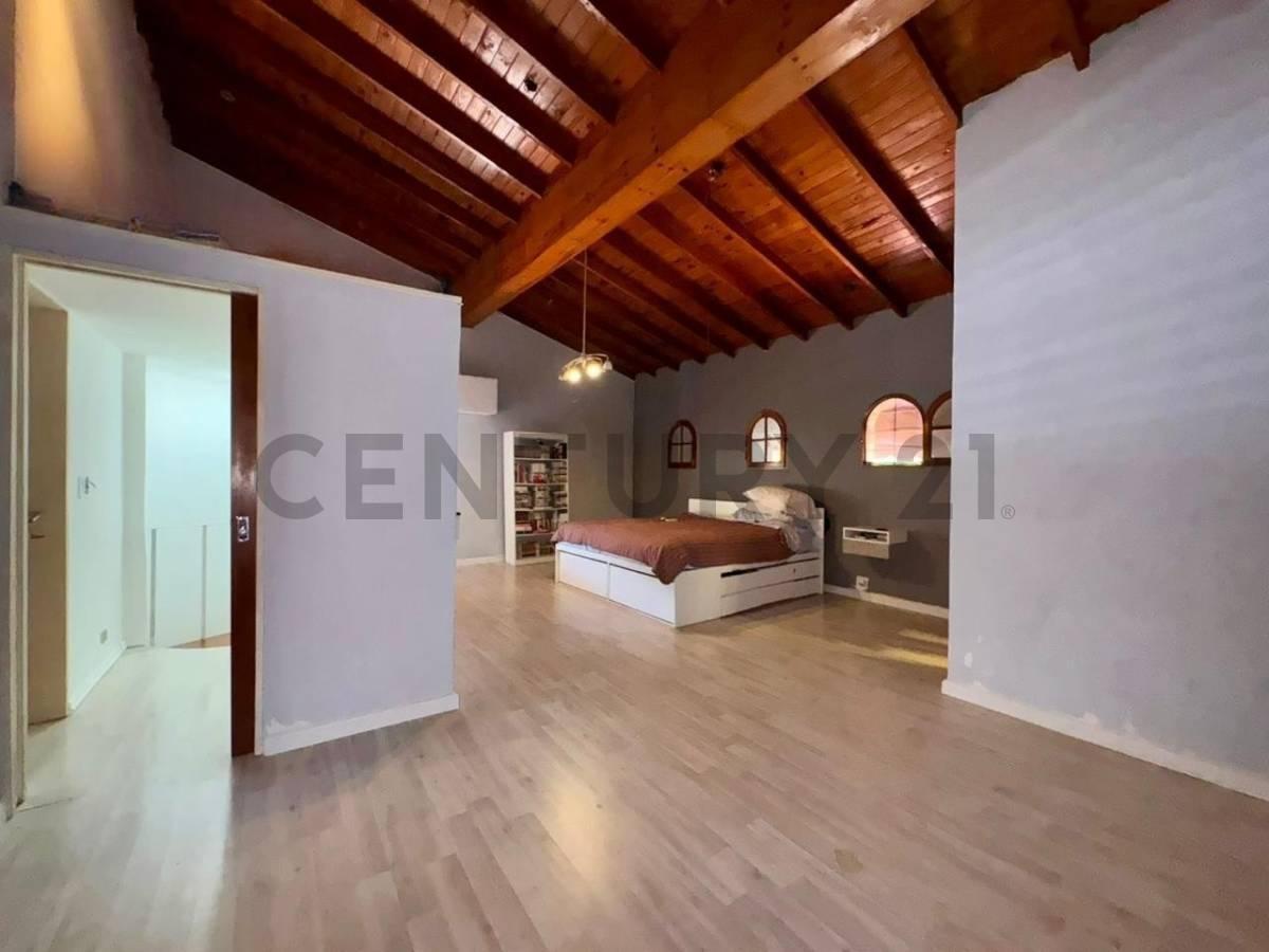 Foto de VENTA CASA 5 AMBIENTES VILLA UDAONDO PILETA APTA CREDITO, imagen 3