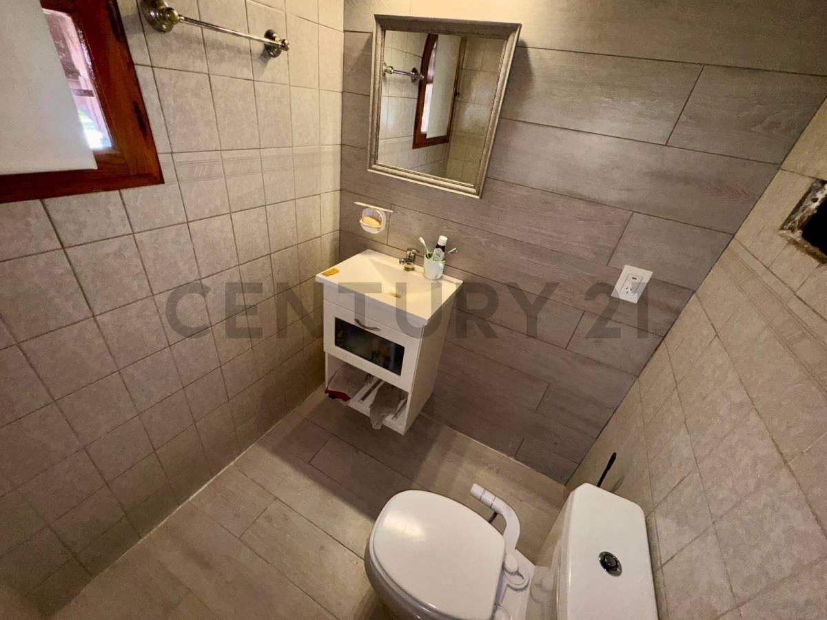 Foto de VENTA CASA 5 AMBIENTES VILLA UDAONDO PILETA APTA CREDITO, imagen 4