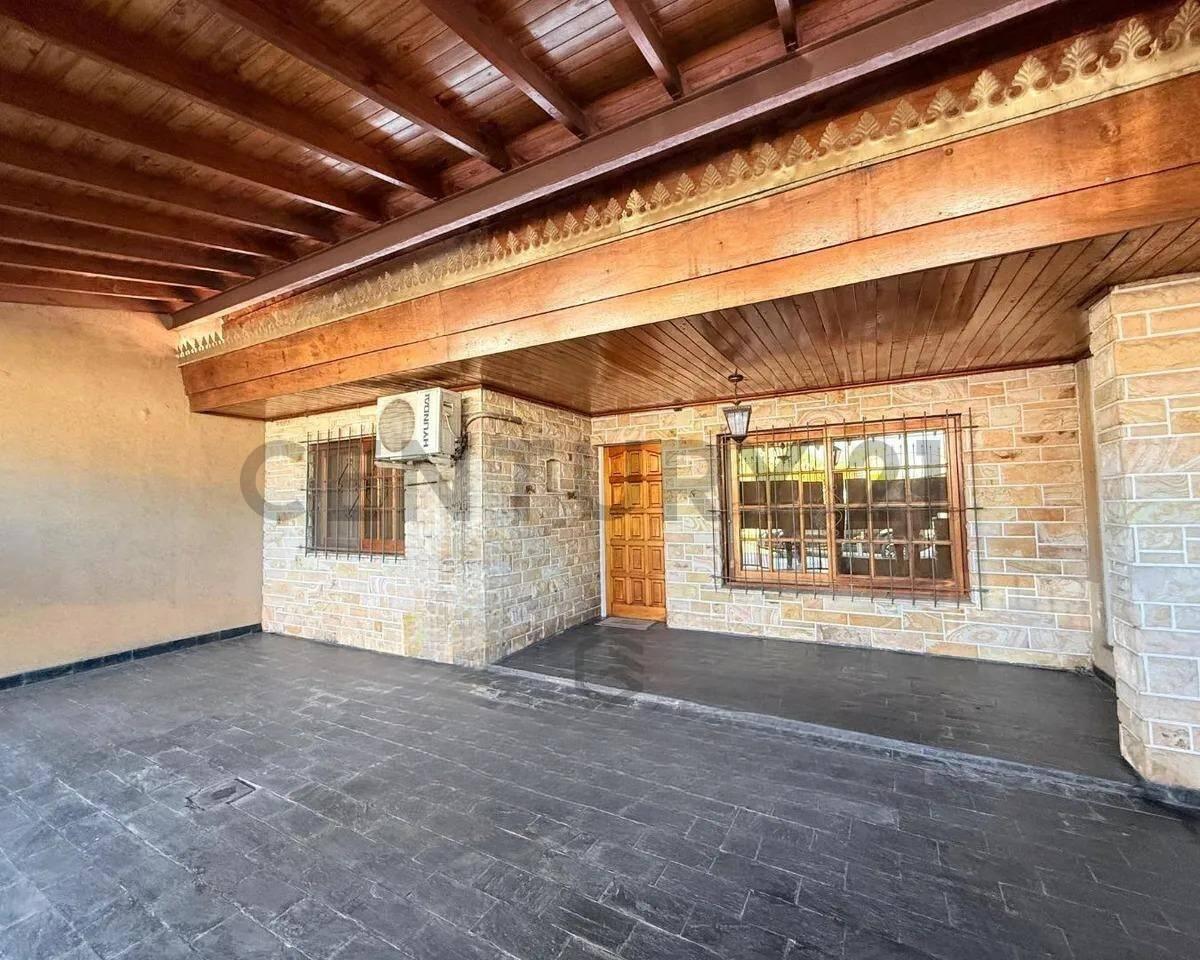 Foto de VENTA CASA 5 AMBIENTES VILLA UDAONDO PILETA APTA CREDITO, imagen 2