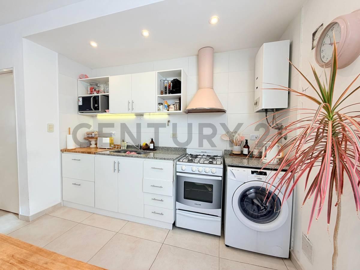 Foto de VENTA DEPARTAMENTO 3 AMBIENTES CASTELAR TERRAZA COCHERA, imagen 4