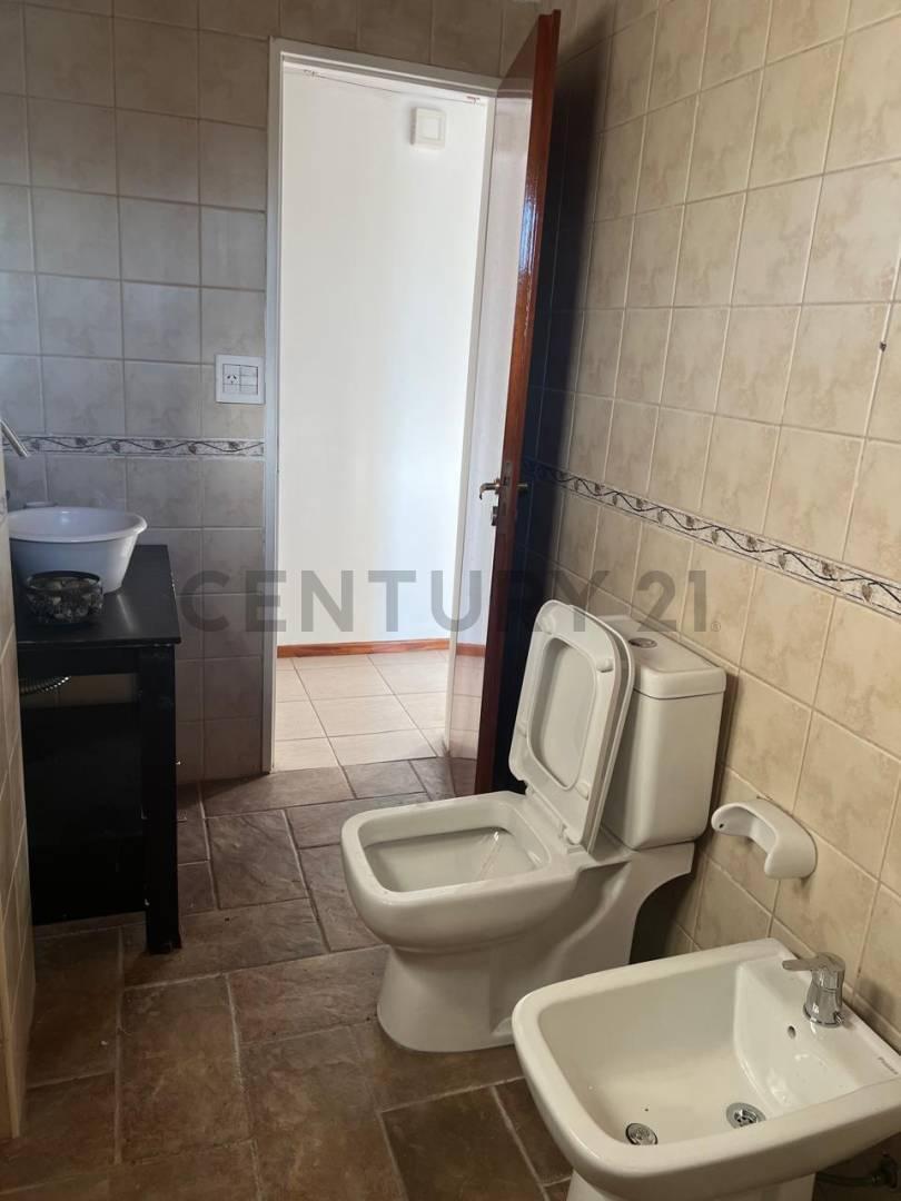 Foto de VENTA CASA 5 AMBIENTES ITUZAINGO NORTE PATIO COCHERA, imagen 5