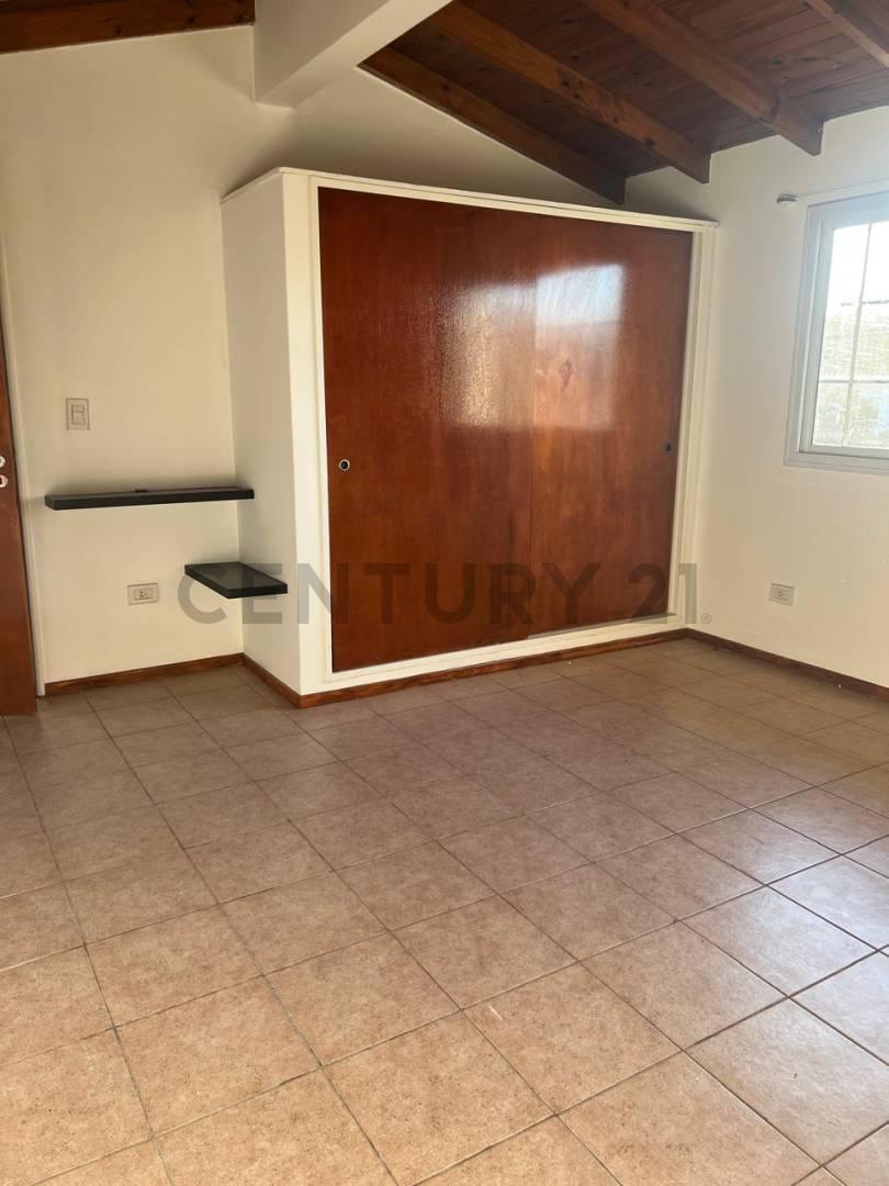 Foto de VENTA CASA 5 AMBIENTES ITUZAINGO NORTE PATIO COCHERA, imagen 4