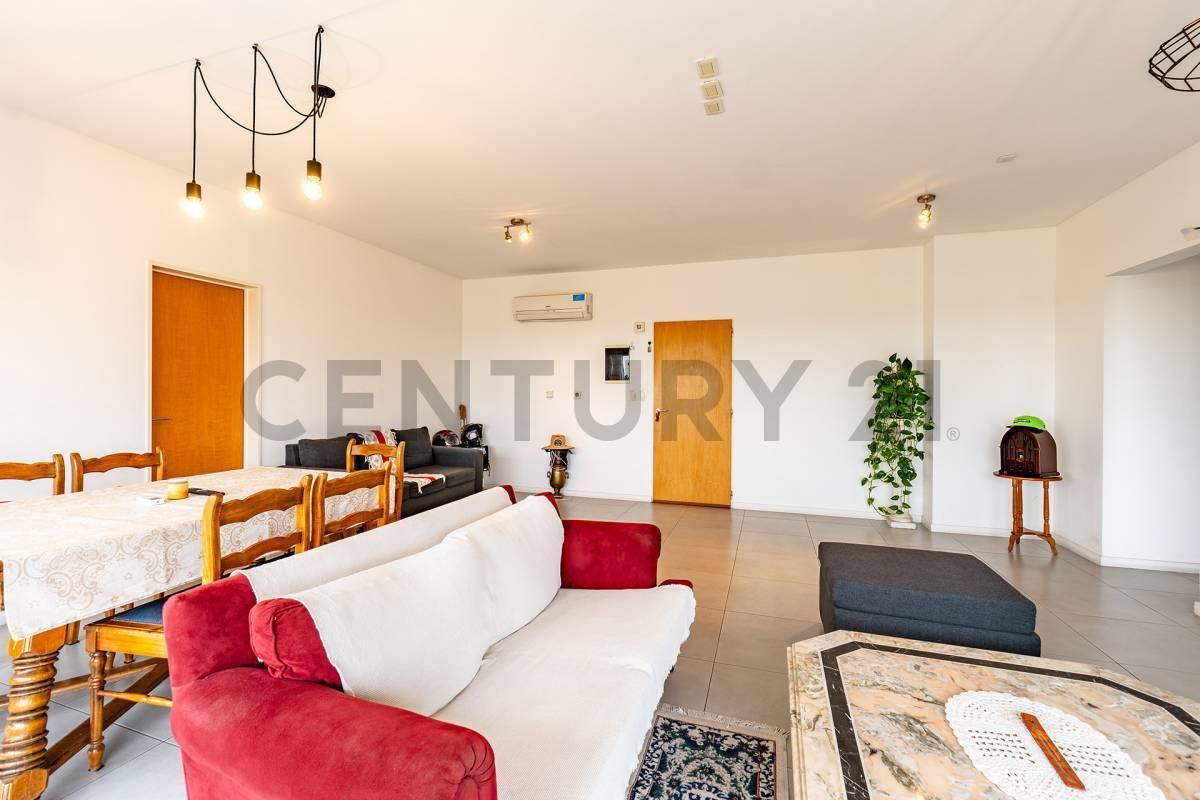 Foto de VENTA DEPARTAMENTO 3 AMBIENTES ITUZAINGO TERRAZA COCHERA, imagen 1