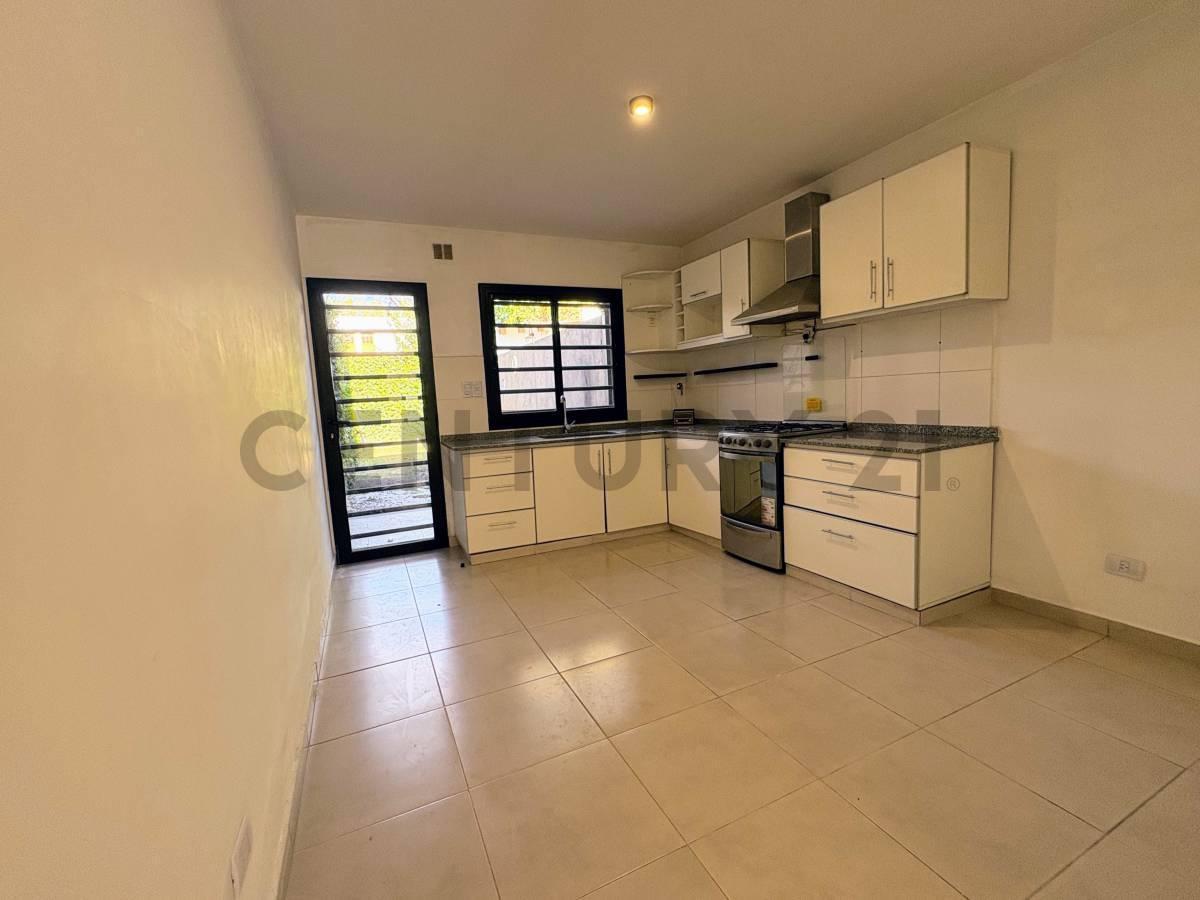 Foto de VENTA DÚPLEX 3 AMBIENTES - ITUZAINGÓ NORTE - PRÓX. ACCESO OESTE, imagen 2