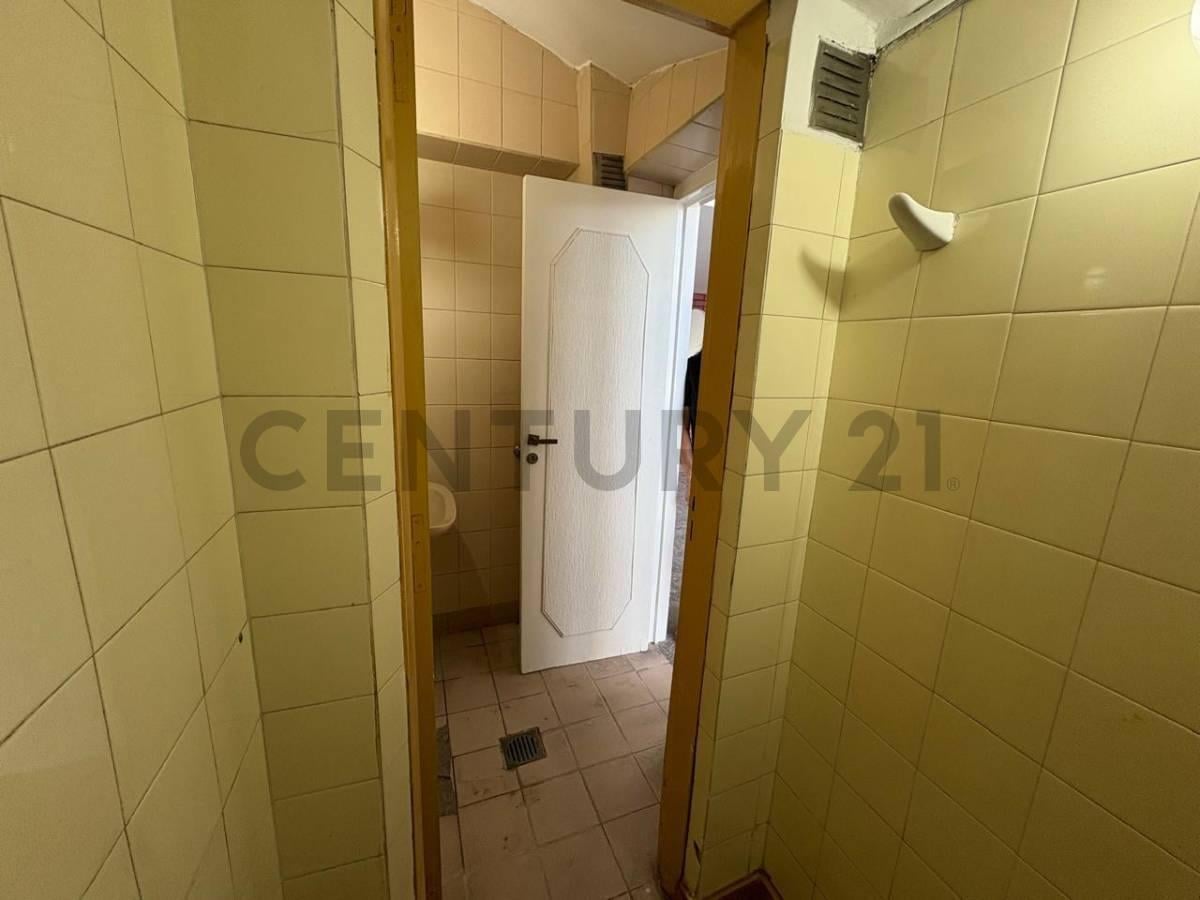 Foto de VENTA LOCAL MORON 82,5M2 CON ENTREPISO NUEVO VALOR, imagen 4