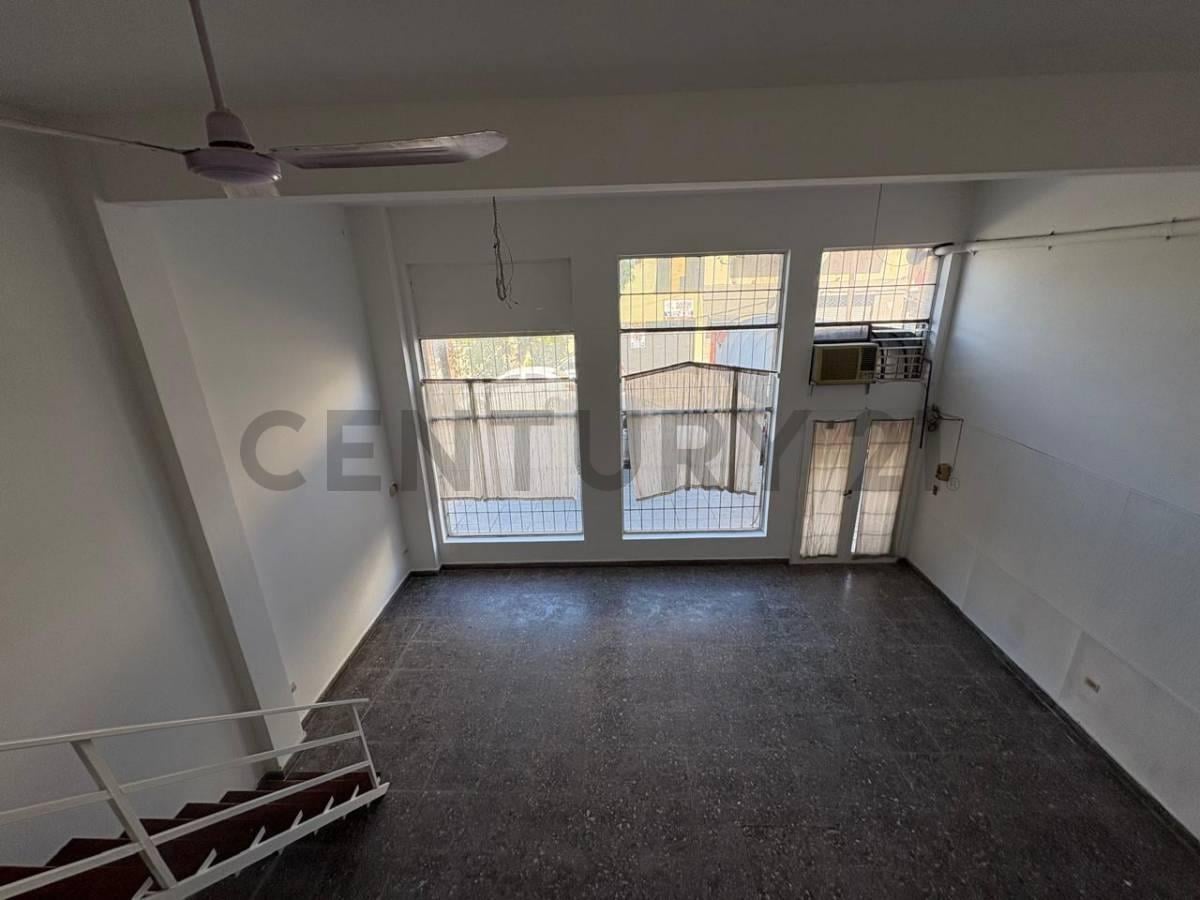 Foto de VENTA LOCAL MORON 82,5M2 CON ENTREPISO NUEVO VALOR, imagen 5