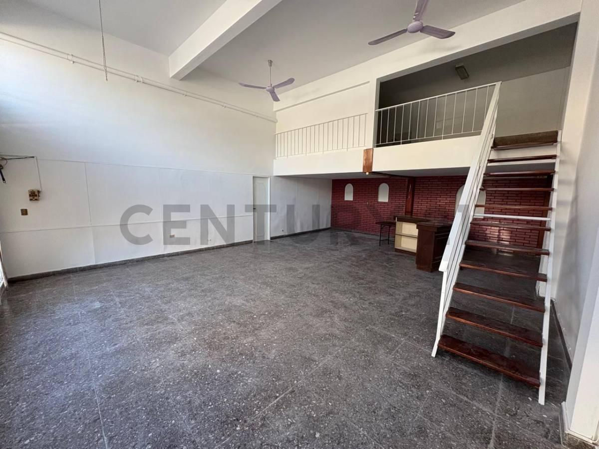 Foto de VENTA LOCAL MORON 82,5M2 CON ENTREPISO NUEVO VALOR, imagen 3