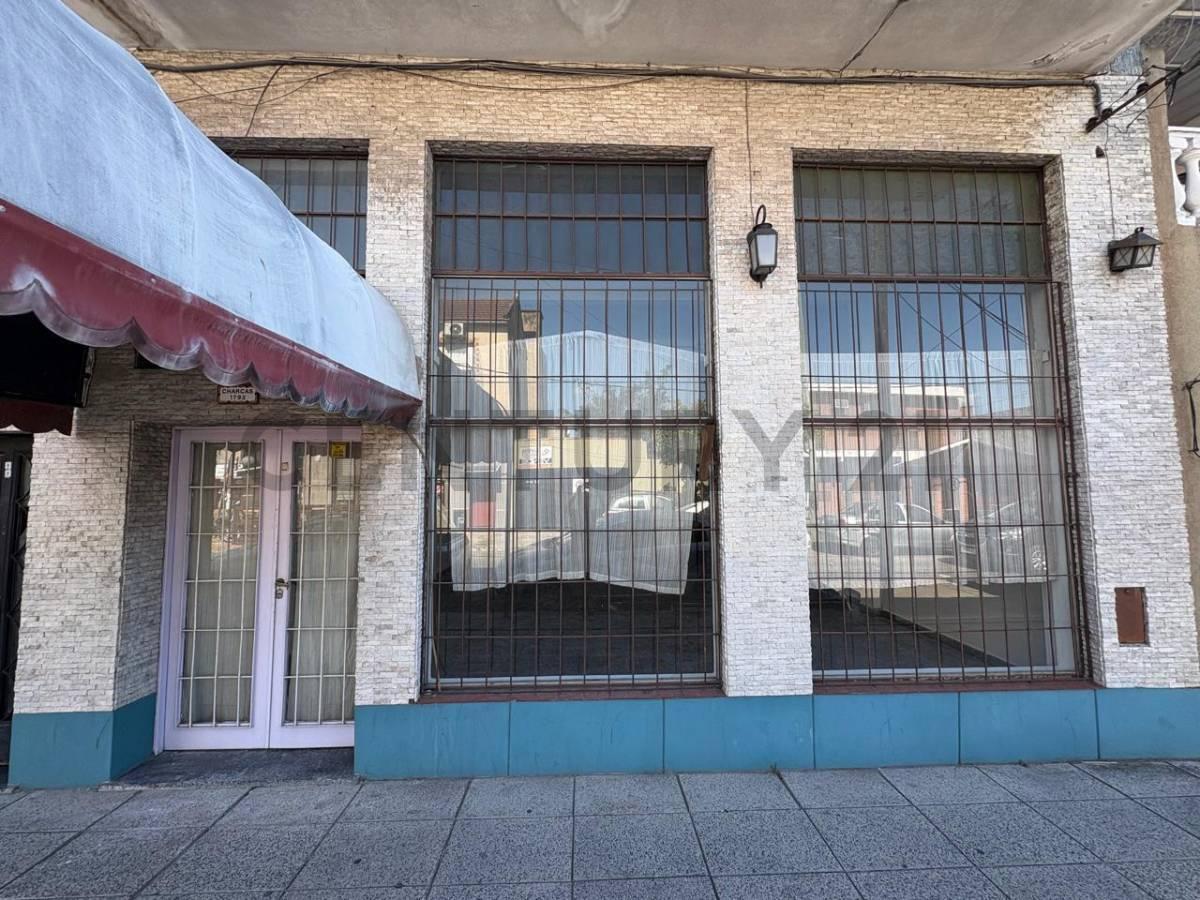 Foto de VENTA LOCAL MORON 82,5M2 CON ENTREPISO NUEVO VALOR, imagen 2