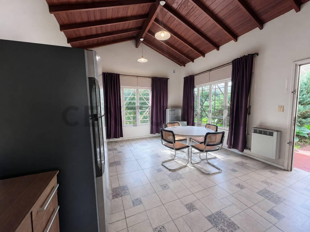 Foto de VENTA CASA 5 AMBIENTES FRANCISCO ALVAREZ CON PARQUE PILETA, imagen 1
