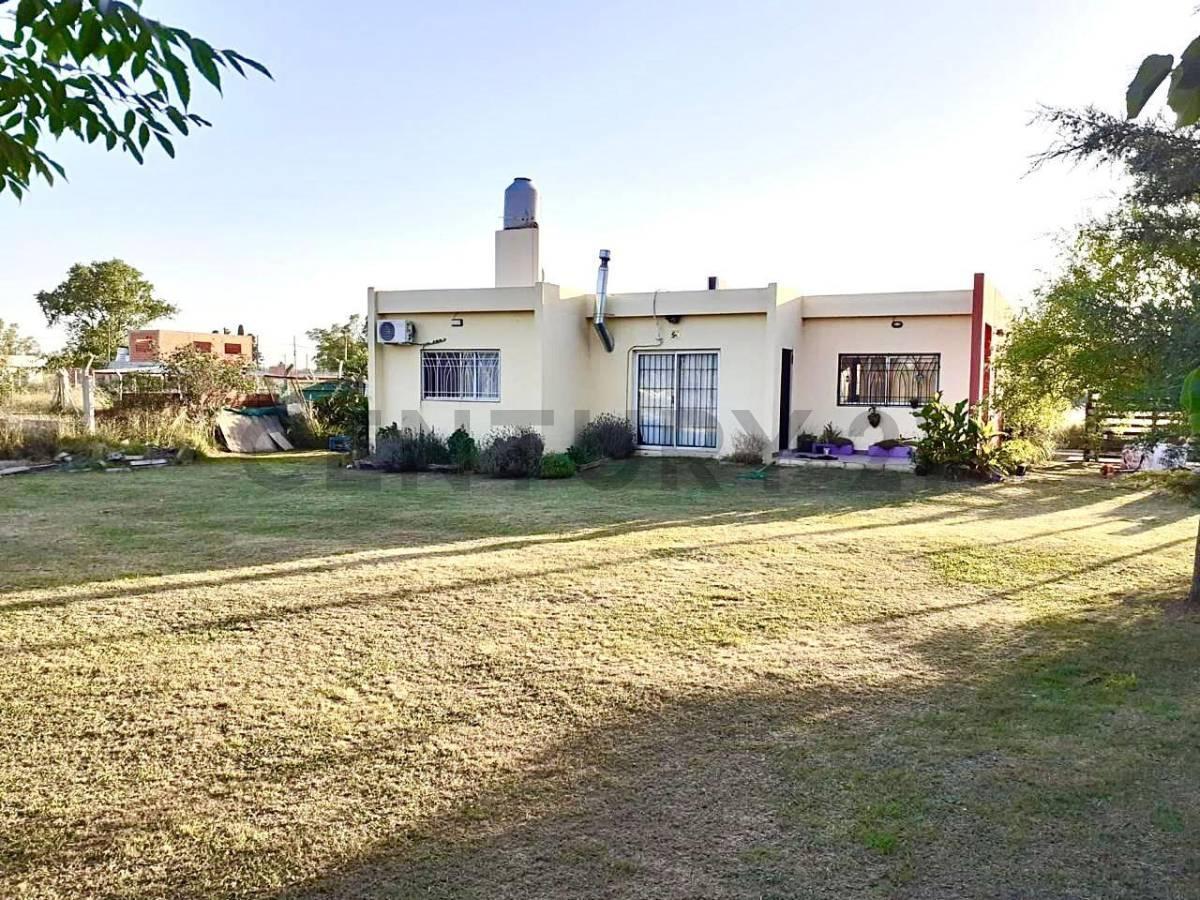 Foto de VENTA CASA 3 AMBIENTES FCO ALVAREZ AMPLIO LOTE, imagen 2