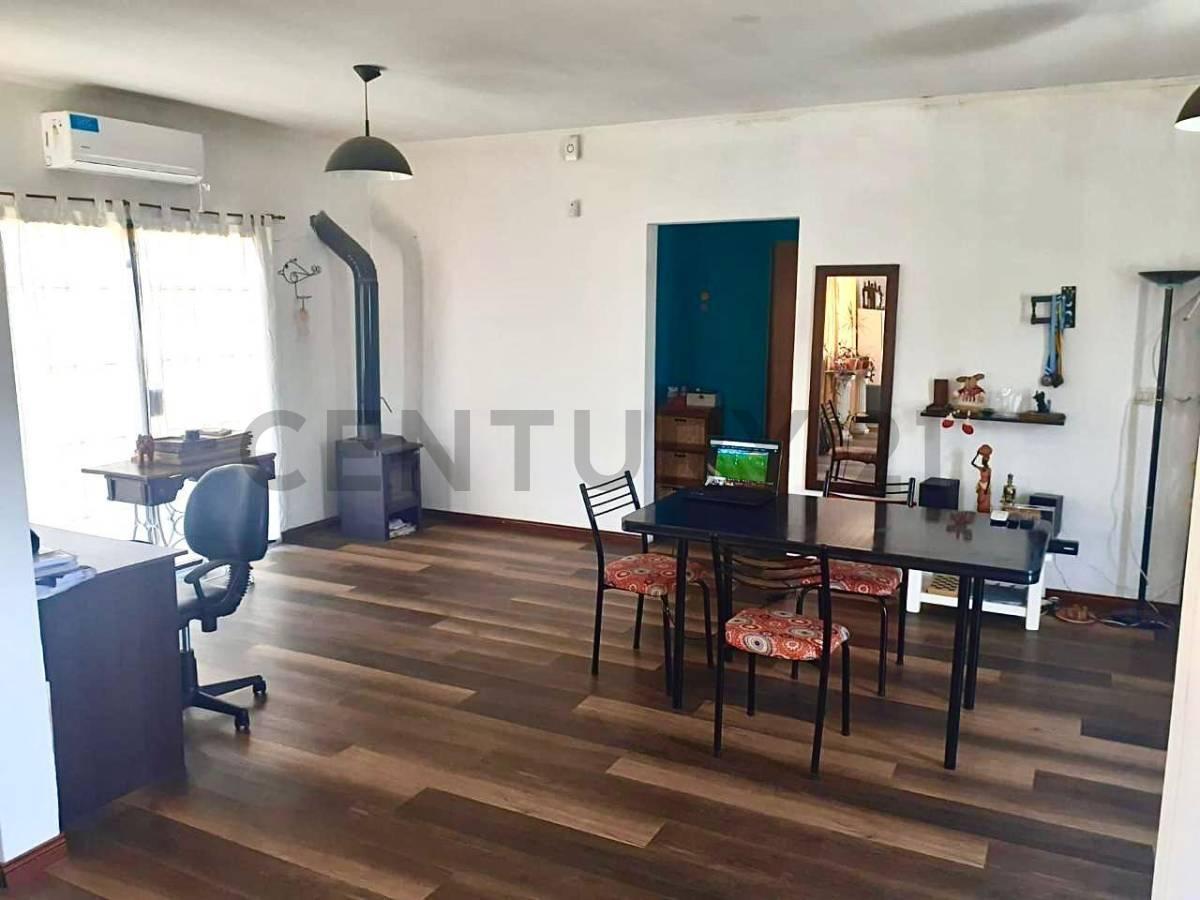Foto de VENTA CASA 3 AMBIENTES FCO ALVAREZ AMPLIO LOTE, imagen 1