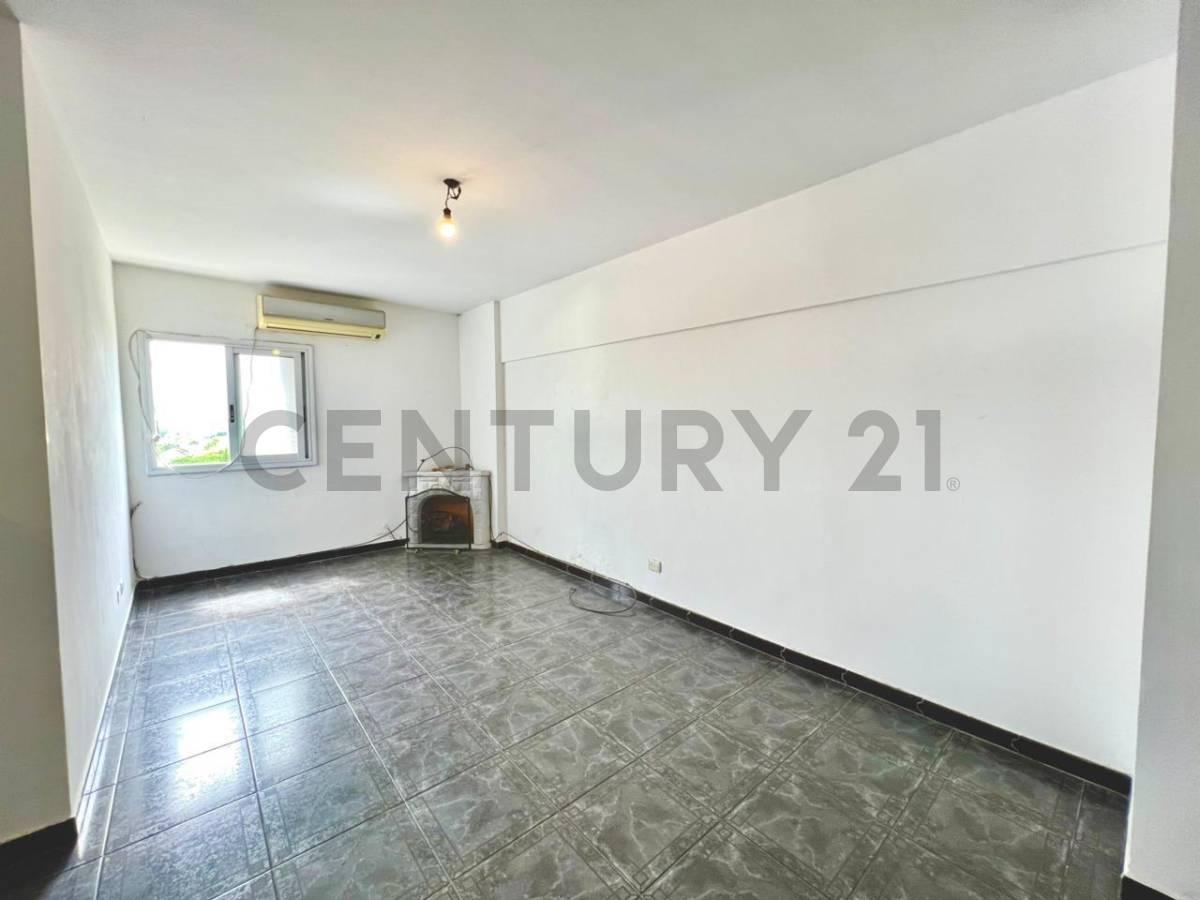 Foto de VENTA DEPARTAMENTO 4 AMB C/ COCHERA - V. TESEI - APTO CREDITO, imagen 2
