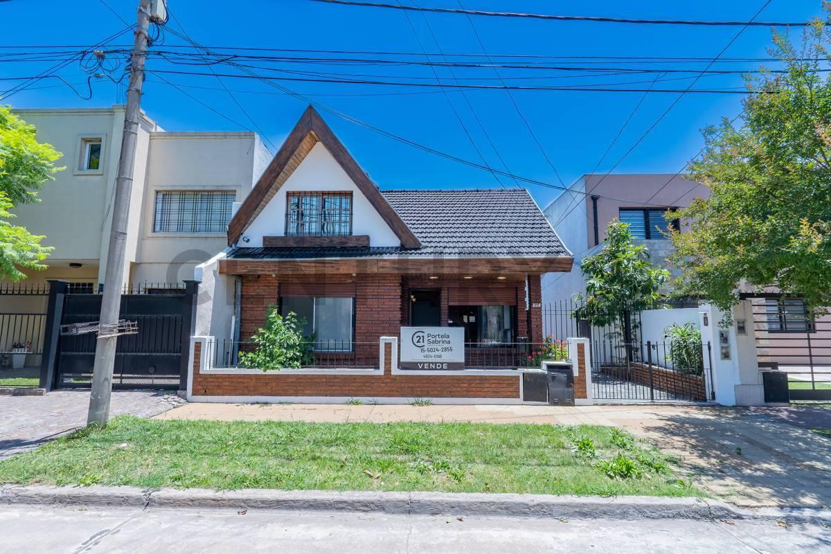 Foto de VENTA CASA 4 AMBIENTES CASTELAR NORTE APTO CREDITO, imagen 1