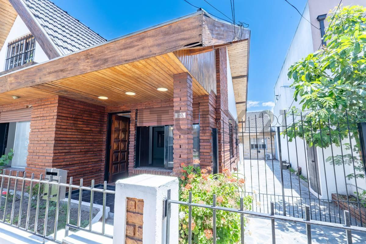 Foto de VENTA CASA 4 AMBIENTES CASTELAR NORTE APTO CREDITO, imagen 2
