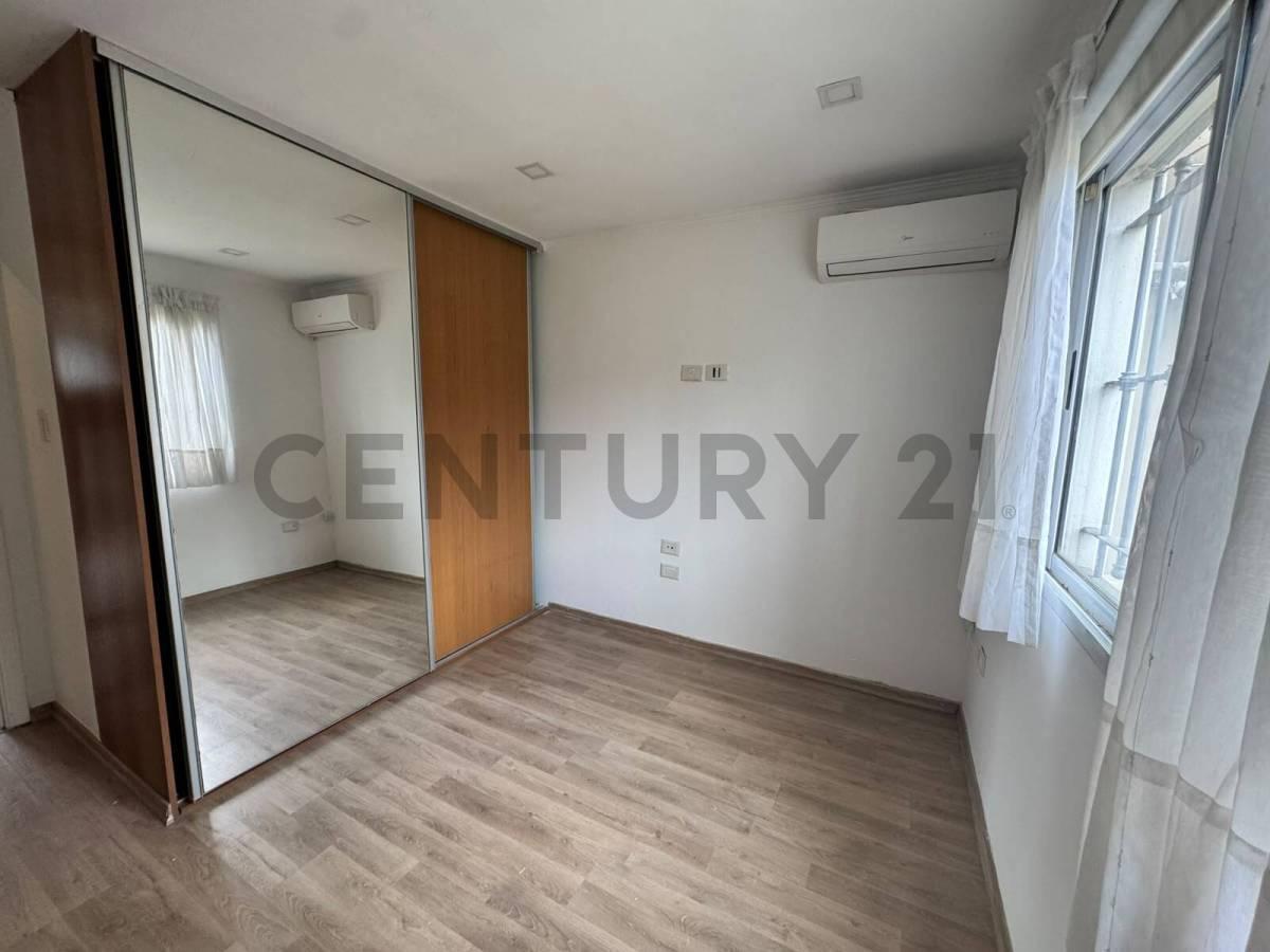 Foto de VENTA CASA PH 4 AMBIENTES CASTELAR CON PARQUE QUINCHO PILETA, imagen 3