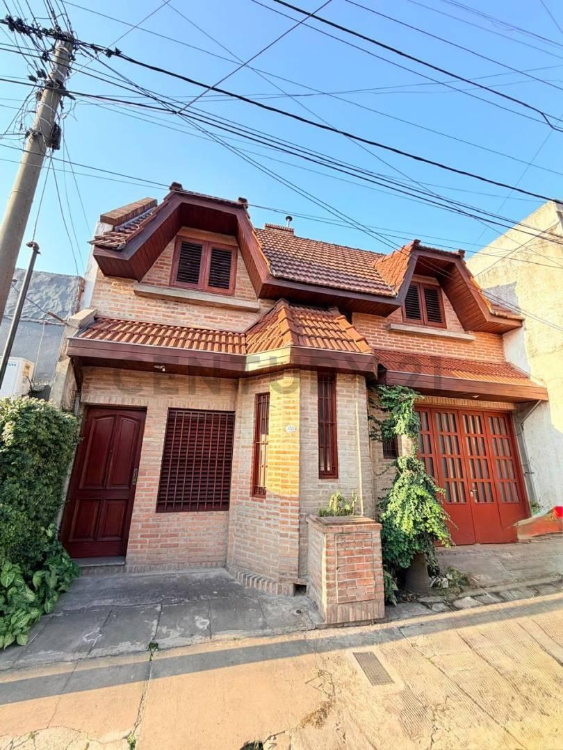 Foto de VENTA CASA 5 AMBIENTES CON COCHERA VILLA SARMIENTO APTO CREDITO, imagen 2