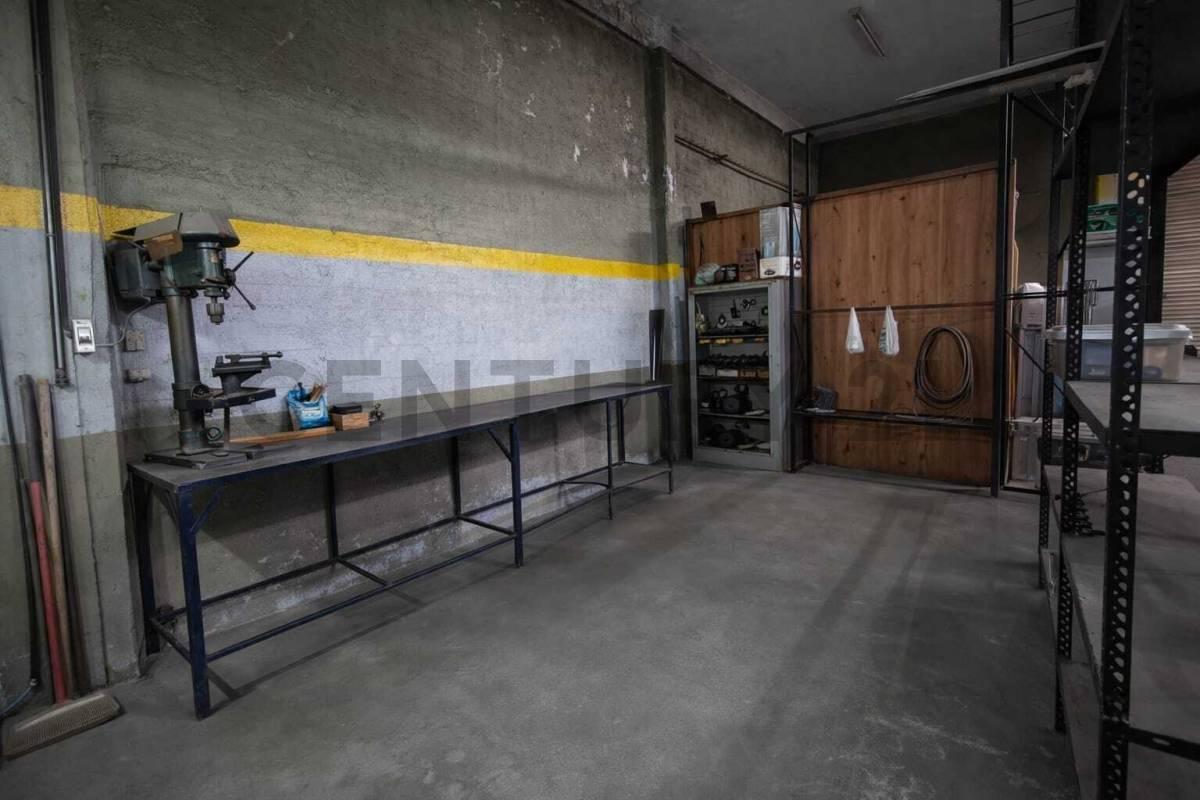 Foto de VENTA LOCAL COMERCIAL + DEPARTAMENTO DE 4 AMBIENTES EN UBICACION, imagen 4