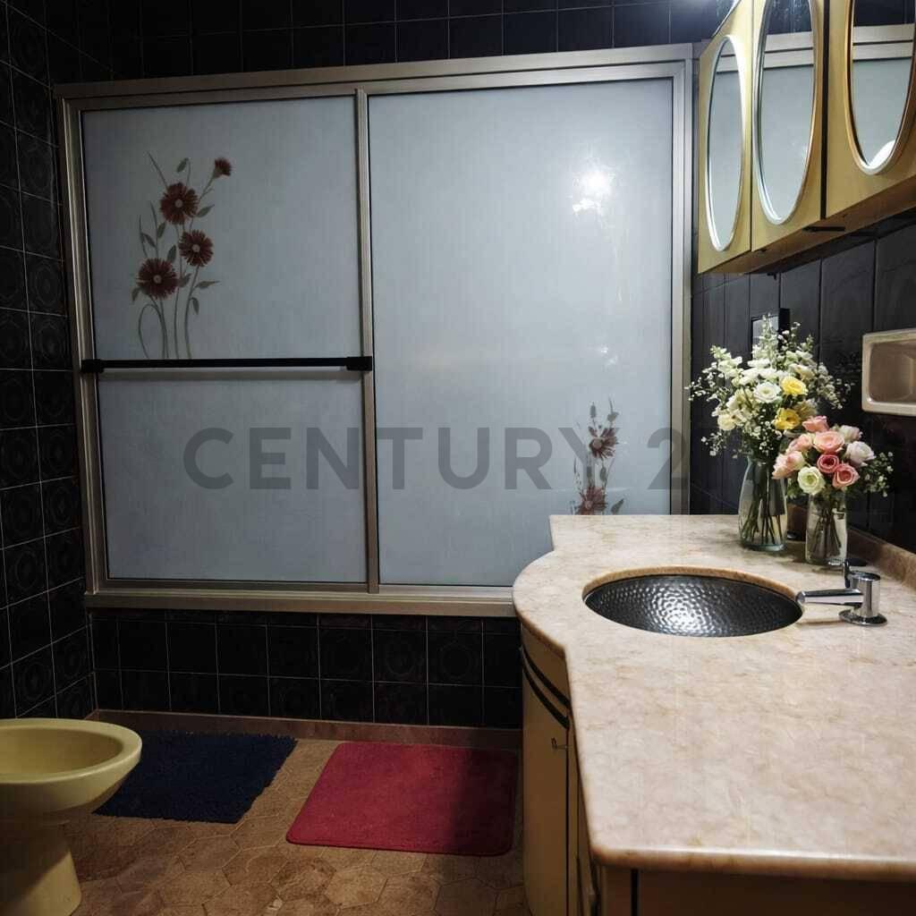 Foto de VENTA LOCAL COMERCIAL + DEPARTAMENTO DE 4 AMBIENTES EN UBICACION, imagen 5