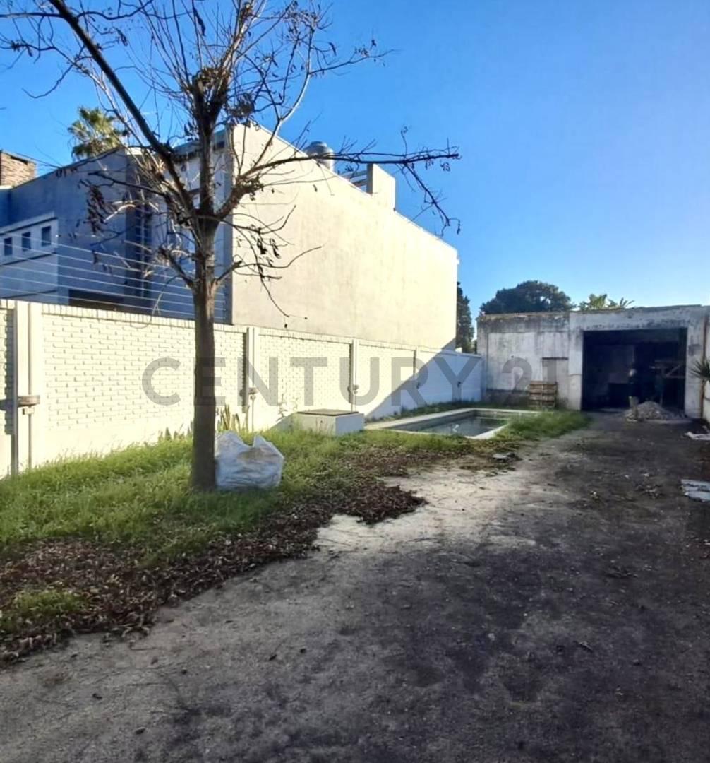 Foto de Venta de casa construcción en Castelar Norte, Moron, GBA Oeste. ACEPTA, imagen 1