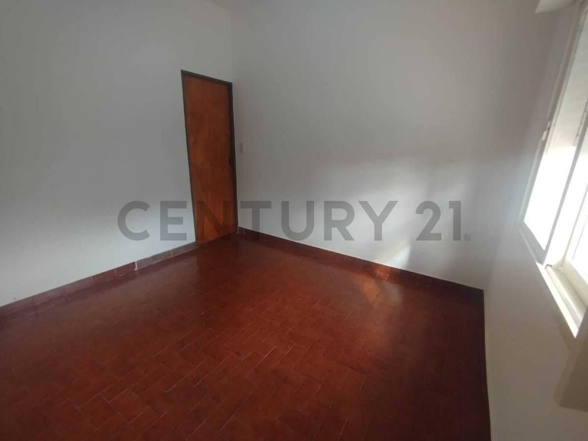 Foto de VENTA PH 3 AMBIENTE CON TERRAZA DE EXCLUSIVO, PARRILLA Y COCHERA - HAEDO, imagen 3