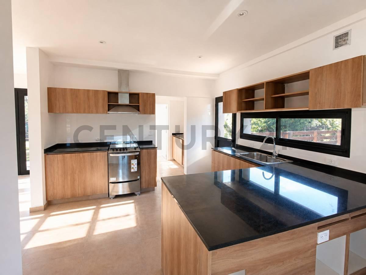 Foto de VENTA CASA 5 AMBIENTES EN UNA PLANTA VISTA AL AGUA BARRIO ISLAS EL, imagen 5