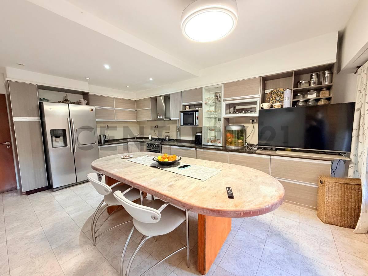 Foto de VENTA CASA 4 AMBIENTES LOMAS DEL MIRADOR JARDIN COCHERA, imagen 5