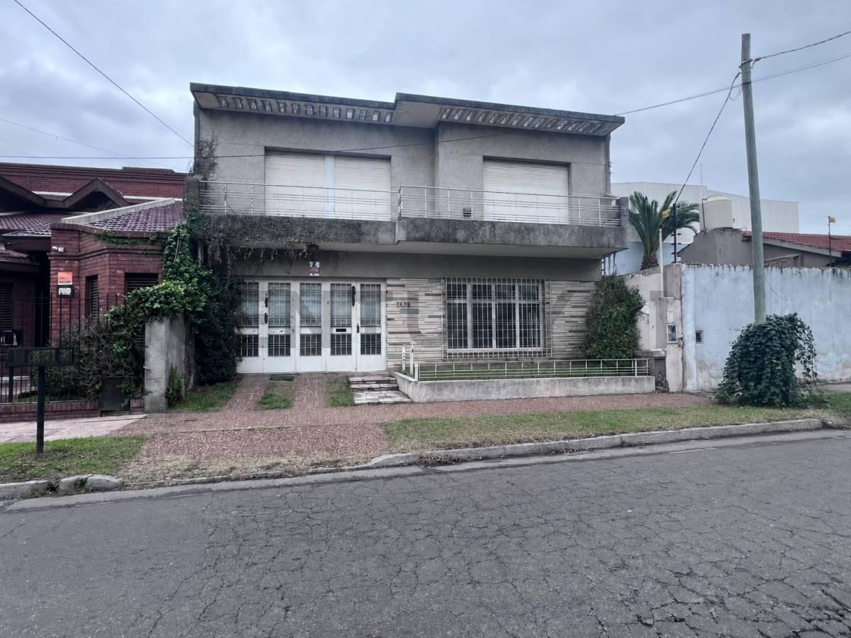 Foto de VENTA CASA 4 AMBIENTES CASTELAR NORTE COCHERA PARQUE, imagen 4