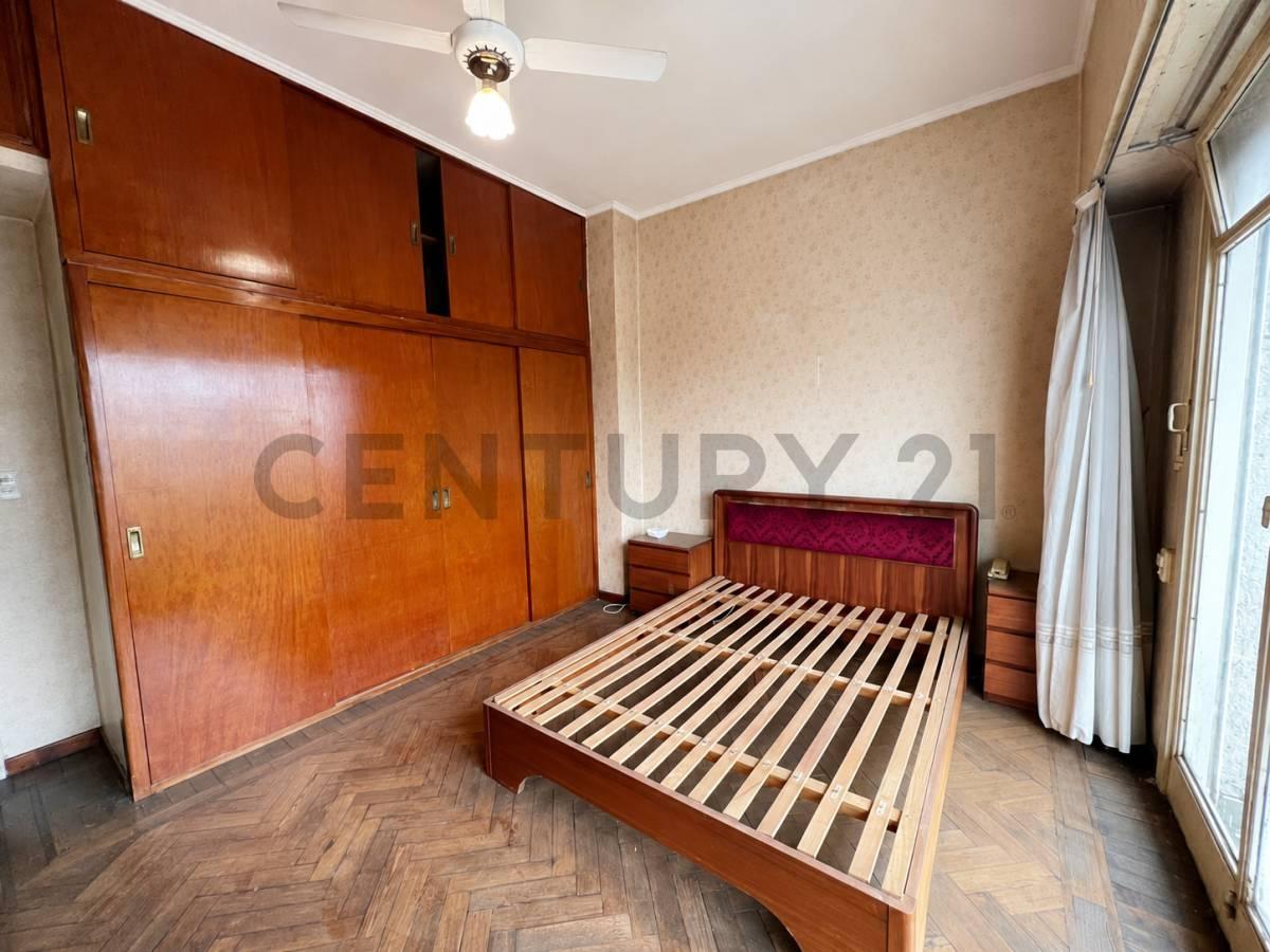 Foto de VENTA CASA 4 AMBIENTES CASTELAR NORTE COCHERA PARQUE, imagen 3
