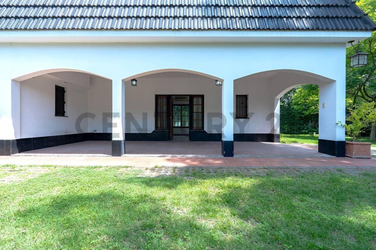Foto de VENTA CASA 5 AMB JARDIN QUINCHO PILETA 1500M2 PARQUE LELOIR PERMUTA, imagen 2