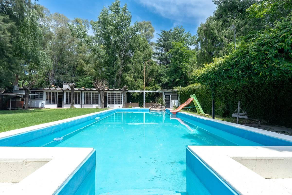 Foto de VENTA CASA 5 AMB JARDIN QUINCHO PILETA 1500M2 PARQUE LELOIR PERMUTA, imagen 3