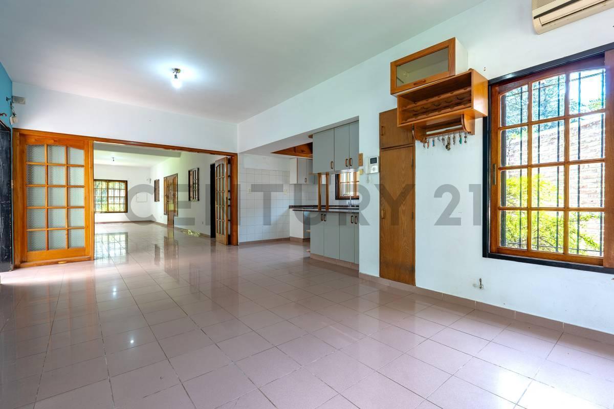 Foto de VENTA CASA 5 AMB JARDIN QUINCHO PILETA 1500M2 PARQUE LELOIR PERMUTA, imagen 4